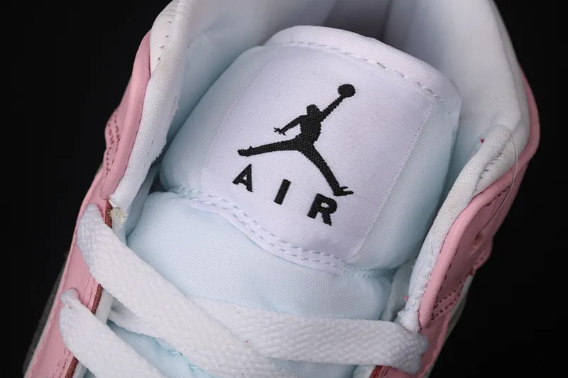 All categories Air Jordan Jordan series basketball shoes Air Jordan 1 Mid Air Jordan 1 Mid SE AJ1 Joe 1 white pink black hook Zhongbang basketball shoes BQ6472-500